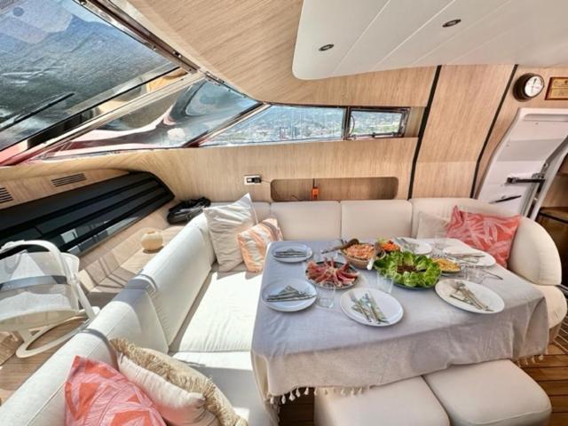 Motoryacht 21 Avec Equipage Hotel Barcelona Exterior foto