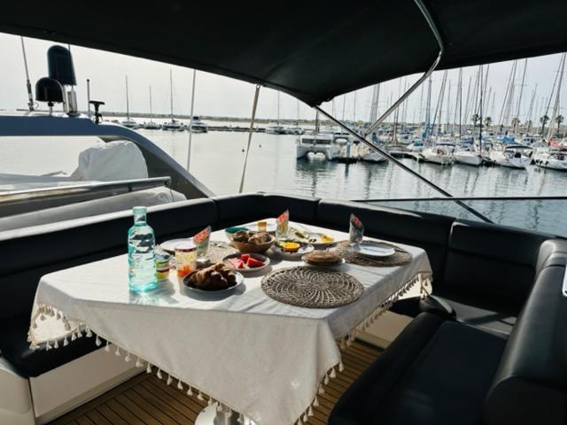 Motoryacht 21 Avec Equipage Hotel Barcelona Exterior foto