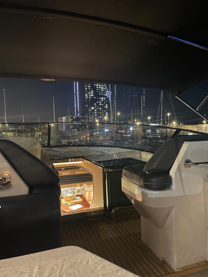 Motoryacht 21 Avec Equipage Hotel Barcelona Exterior foto